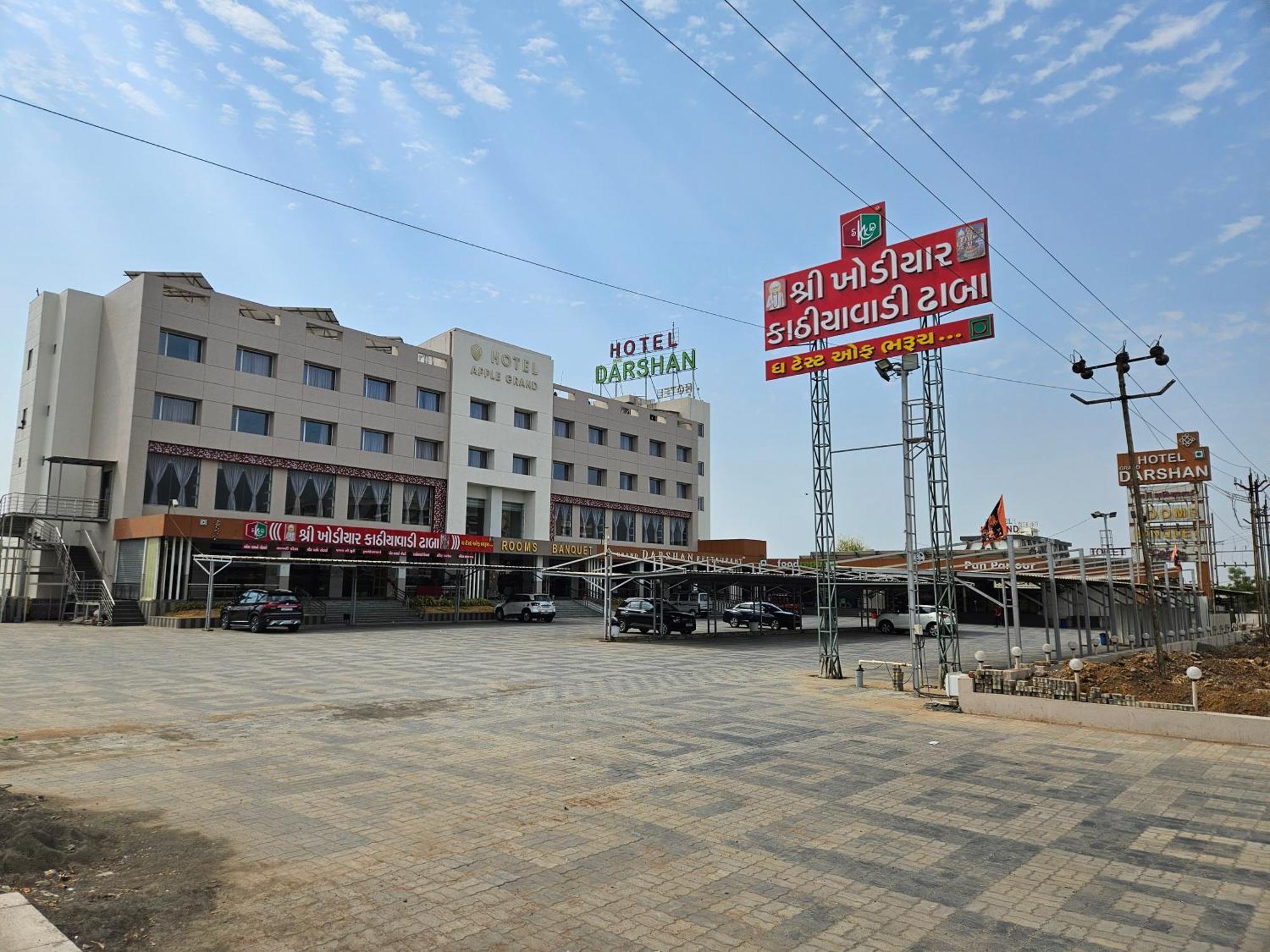 Hotel Grand Darshan Вадодара Екстериор снимка