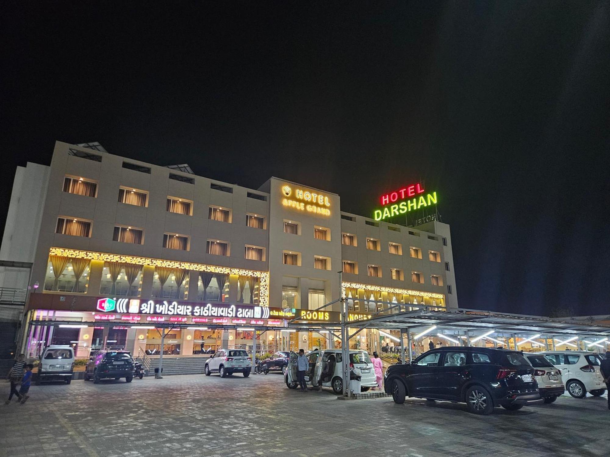 Hotel Grand Darshan Вадодара Екстериор снимка