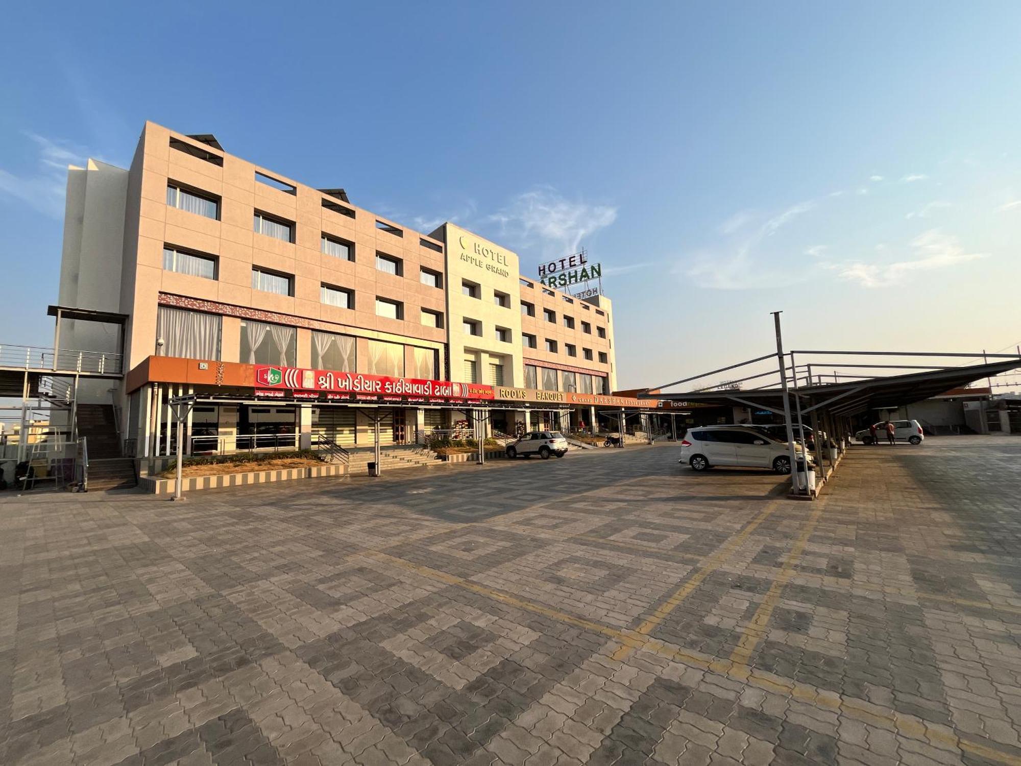 Hotel Grand Darshan Вадодара Екстериор снимка