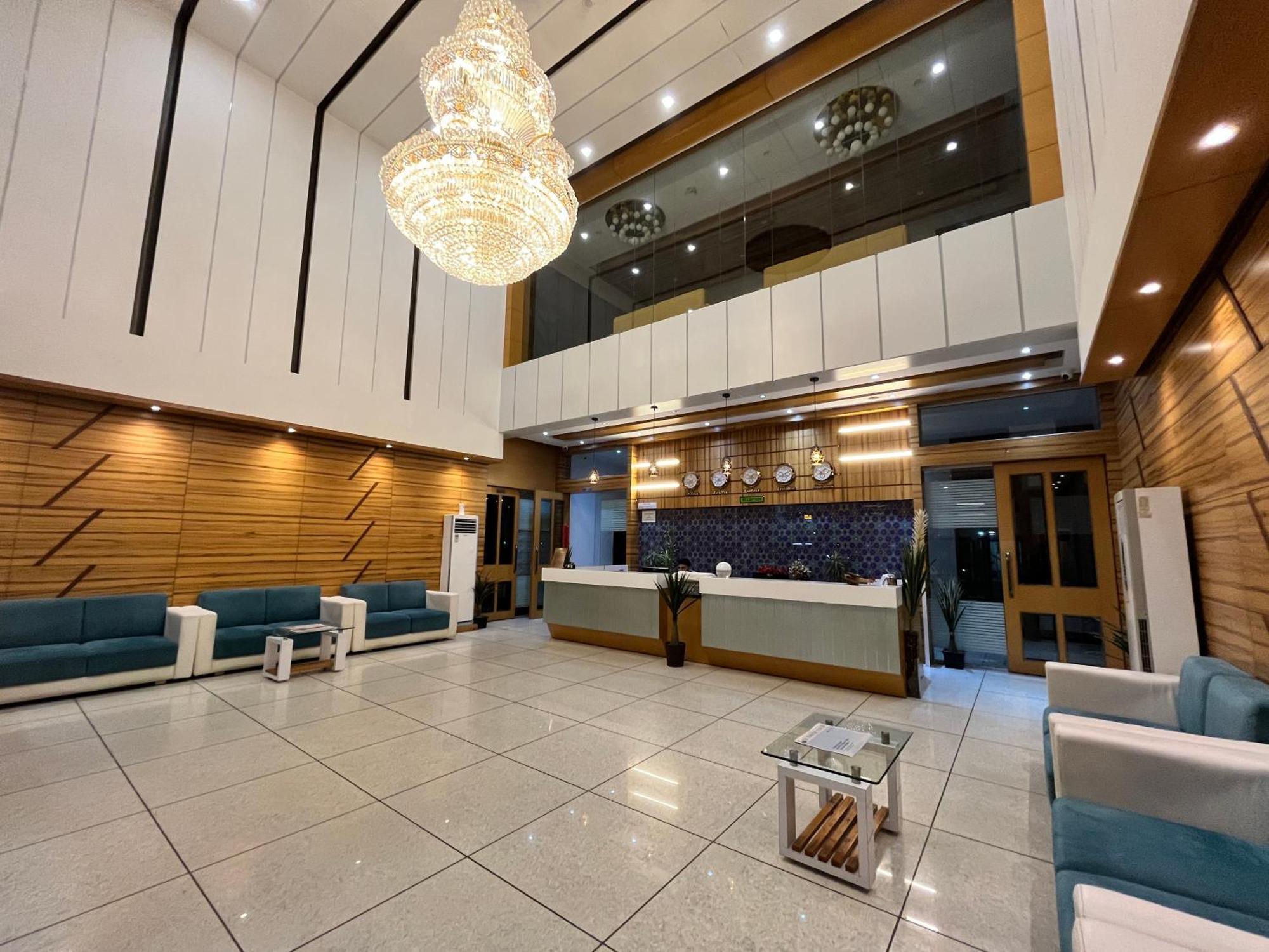 Hotel Grand Darshan Вадодара Екстериор снимка
