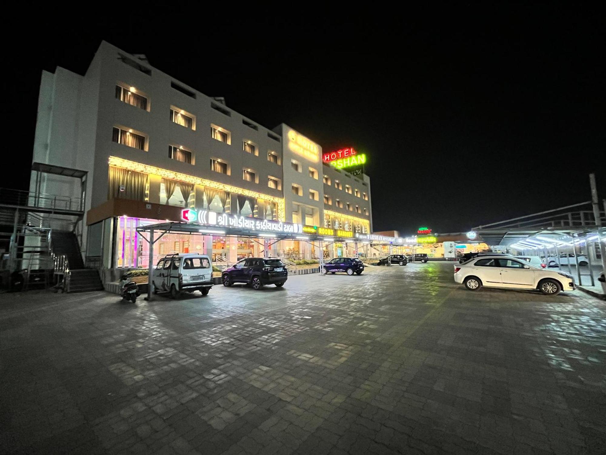 Hotel Grand Darshan Вадодара Екстериор снимка