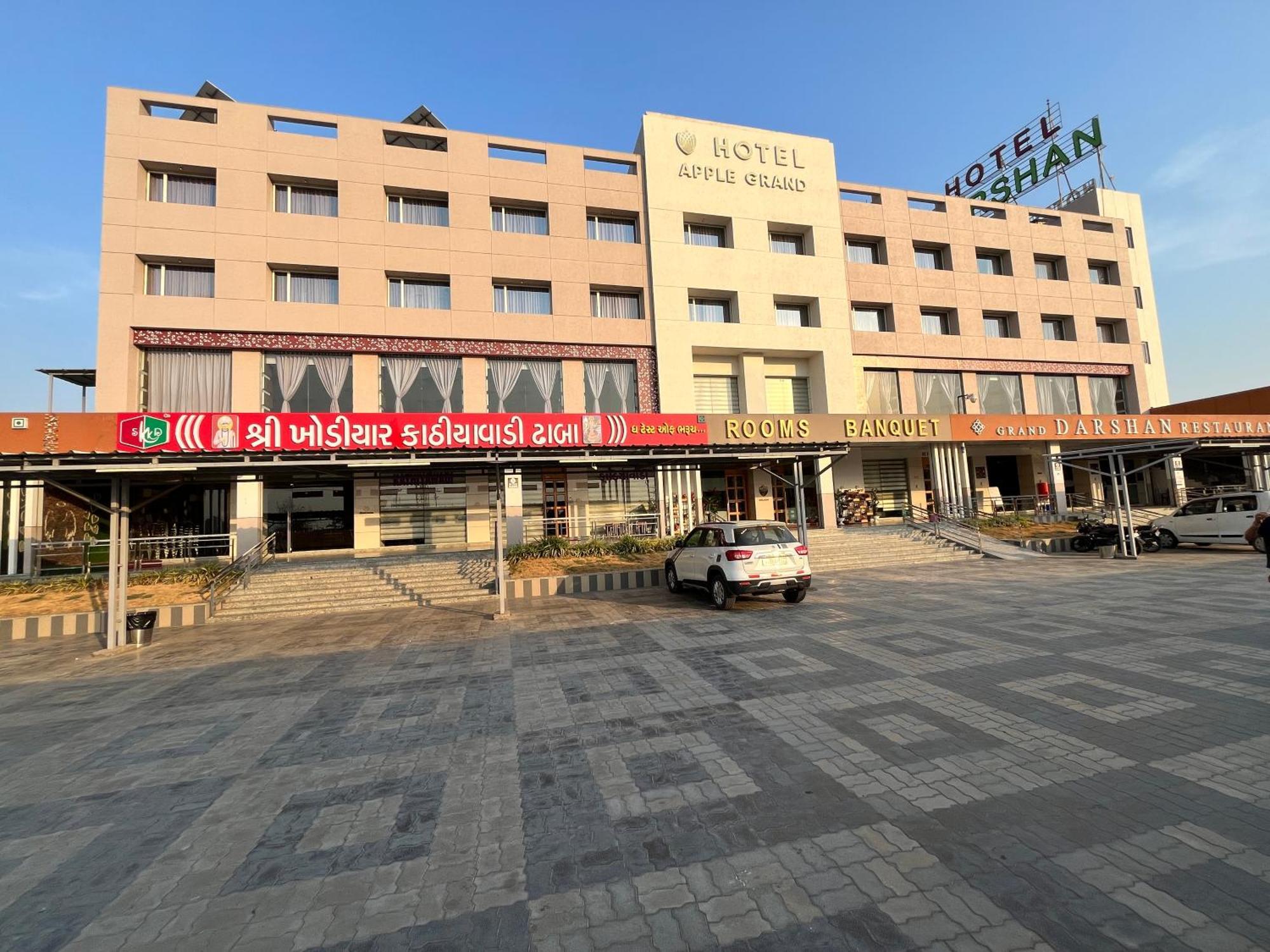 Hotel Grand Darshan Вадодара Екстериор снимка
