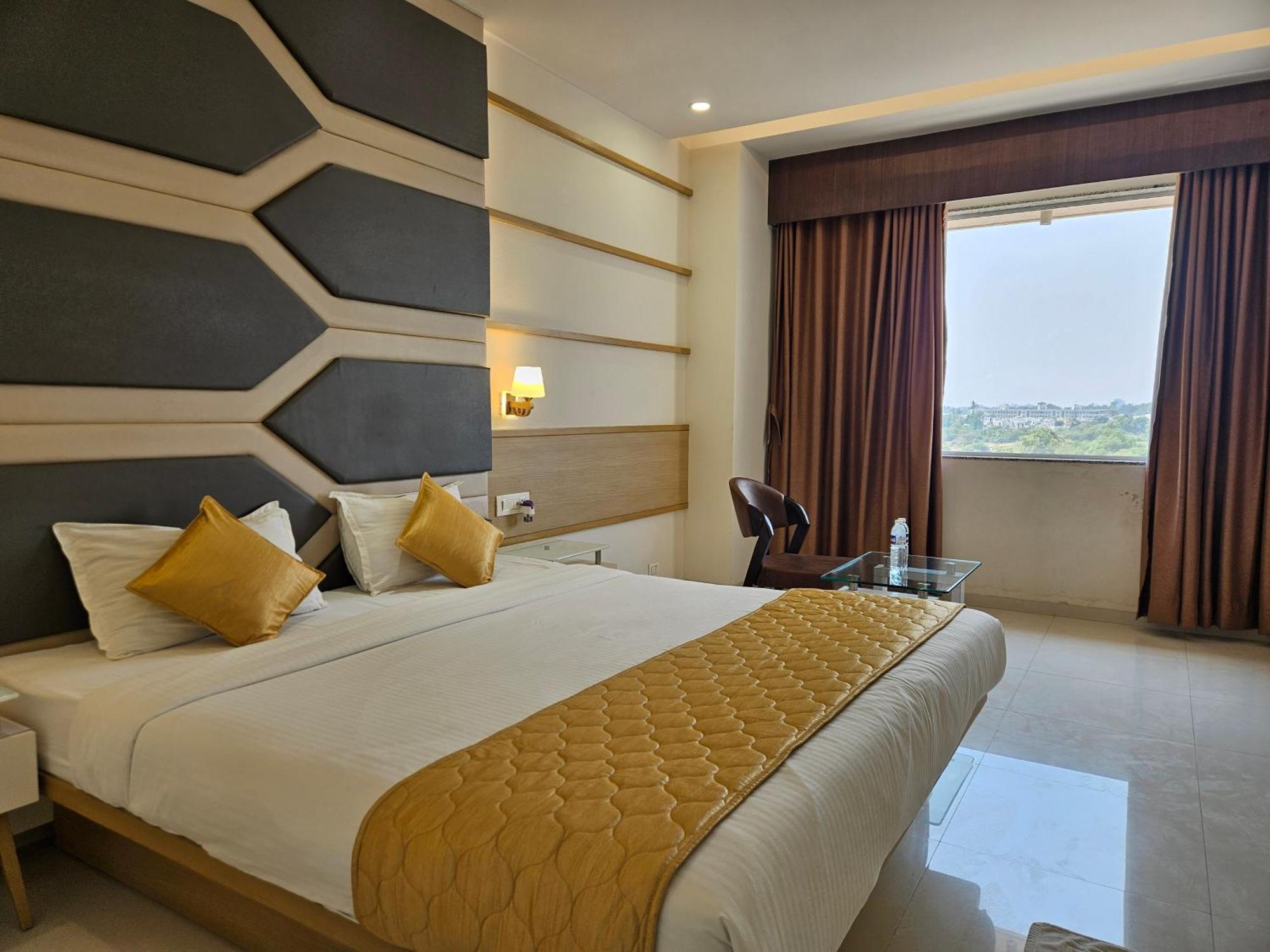 Hotel Grand Darshan Вадодара Екстериор снимка