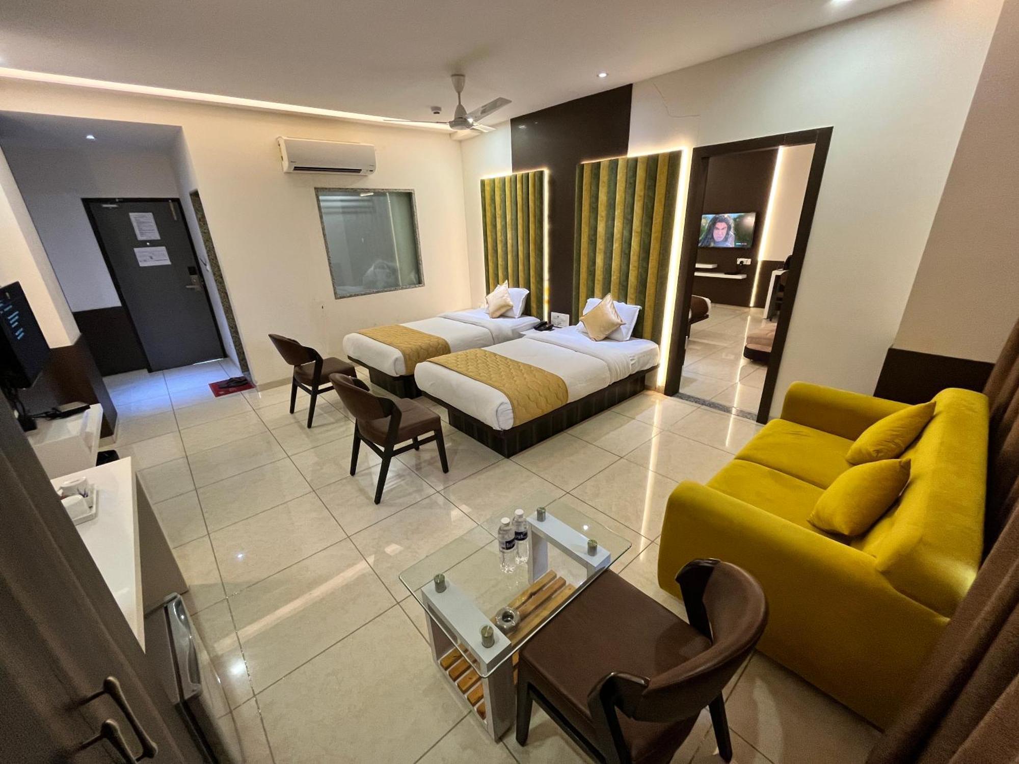 Hotel Grand Darshan Вадодара Екстериор снимка