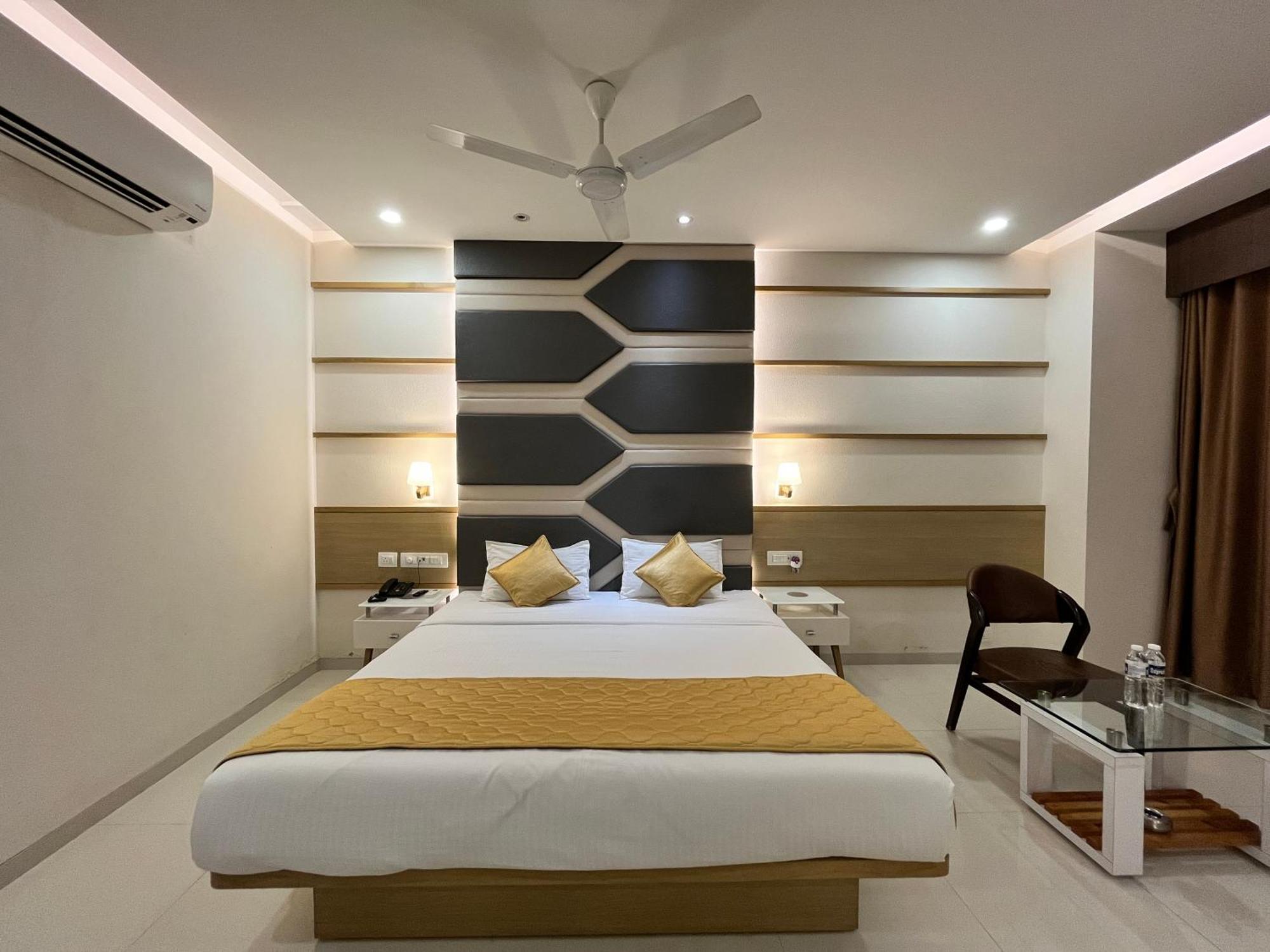 Hotel Grand Darshan Вадодара Екстериор снимка