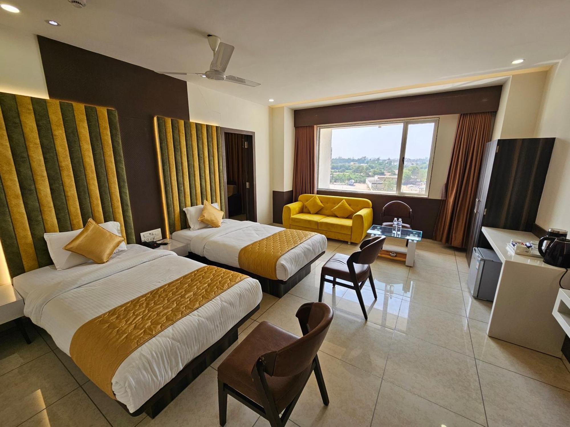 Hotel Grand Darshan Вадодара Екстериор снимка