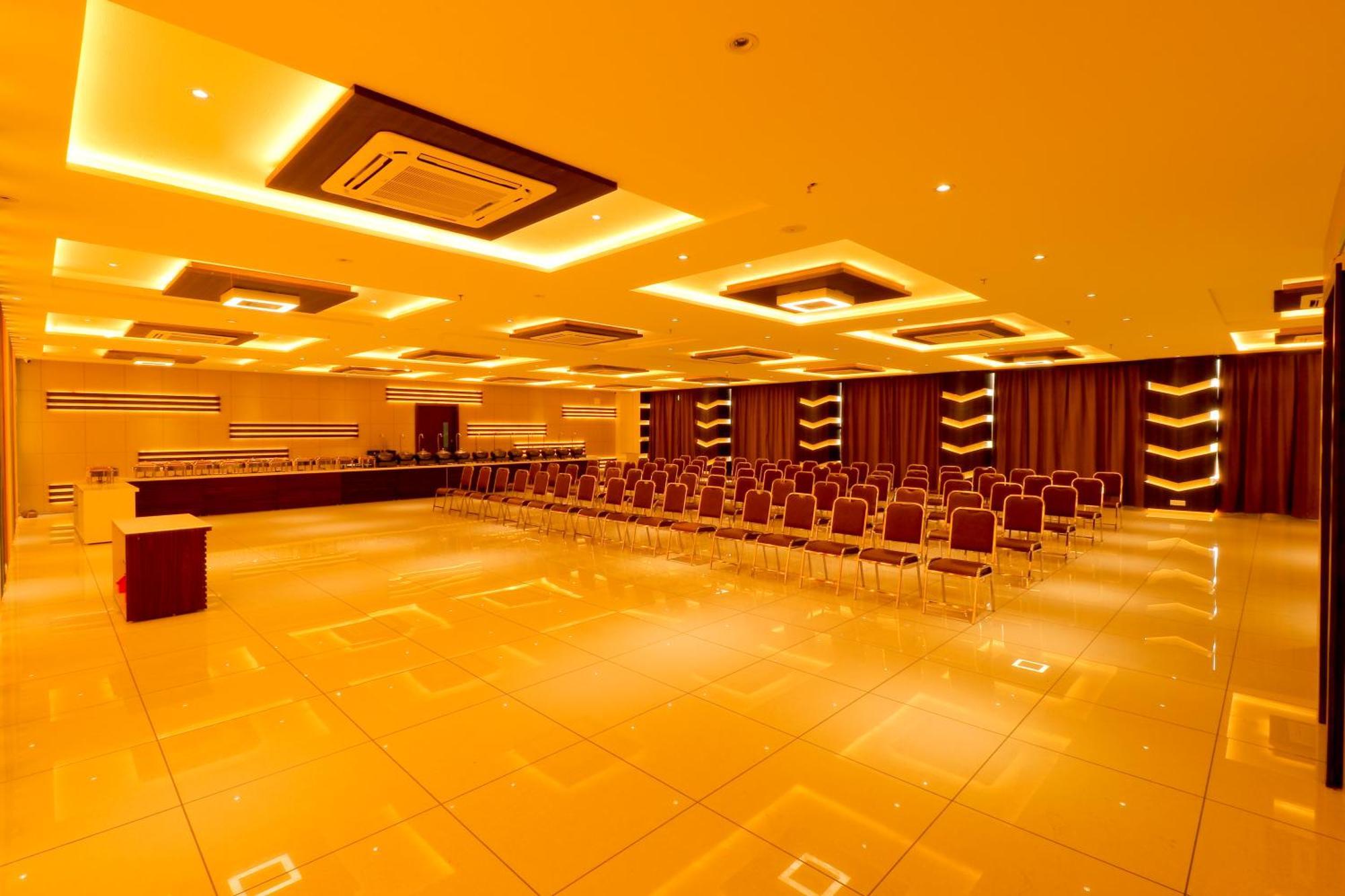 Hotel Grand Darshan Вадодара Екстериор снимка
