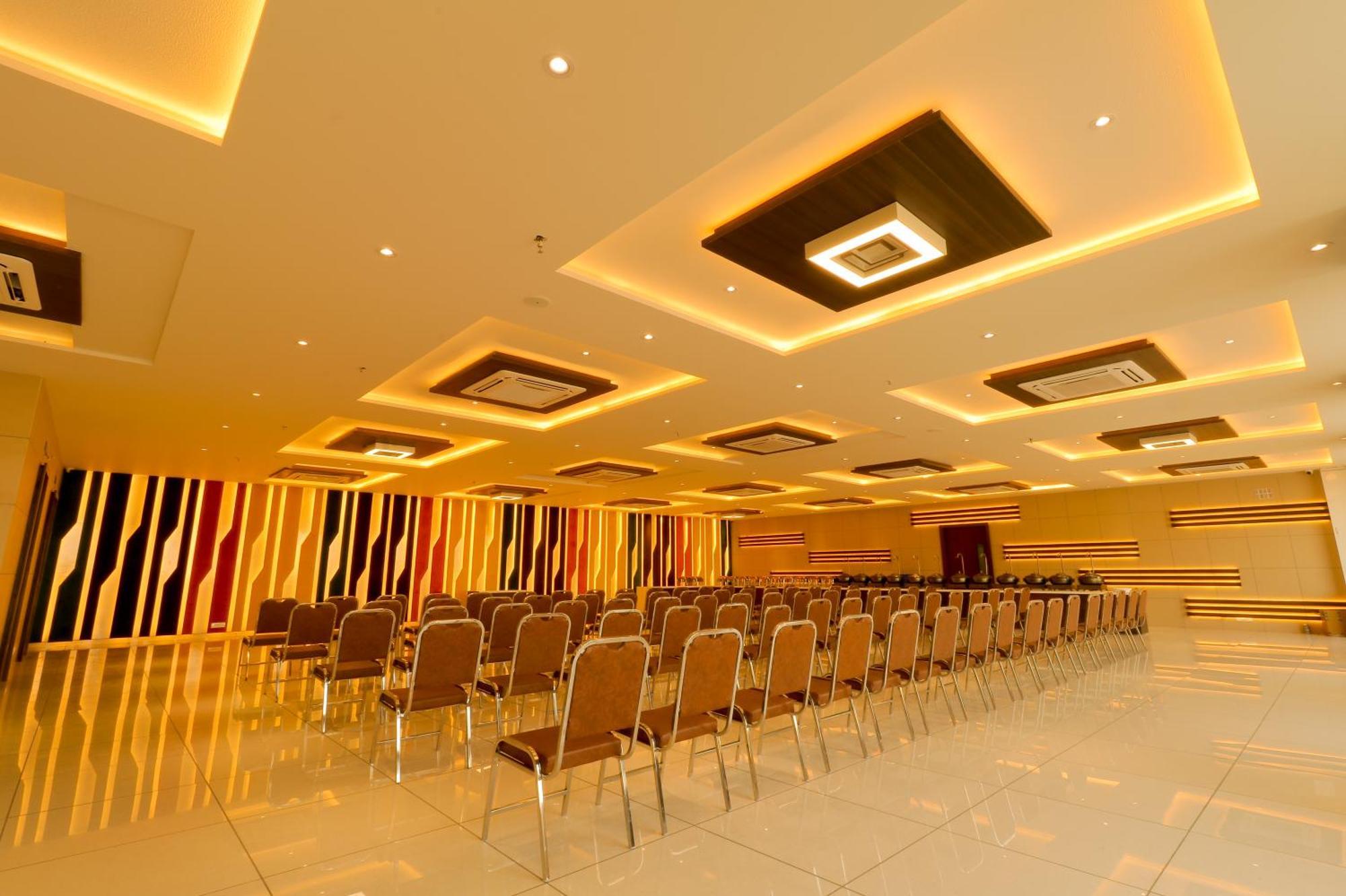 Hotel Grand Darshan Вадодара Екстериор снимка