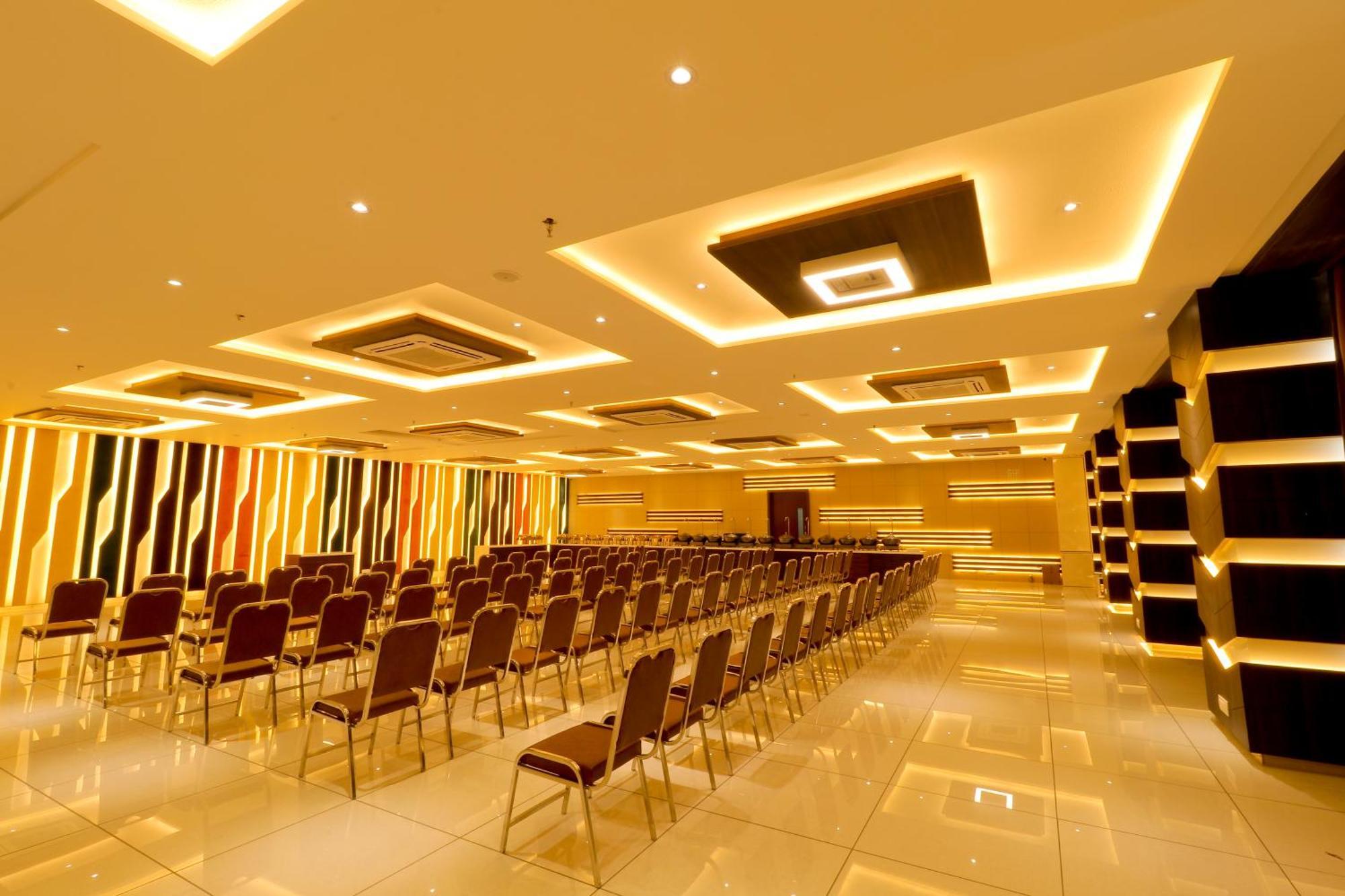 Hotel Grand Darshan Вадодара Екстериор снимка