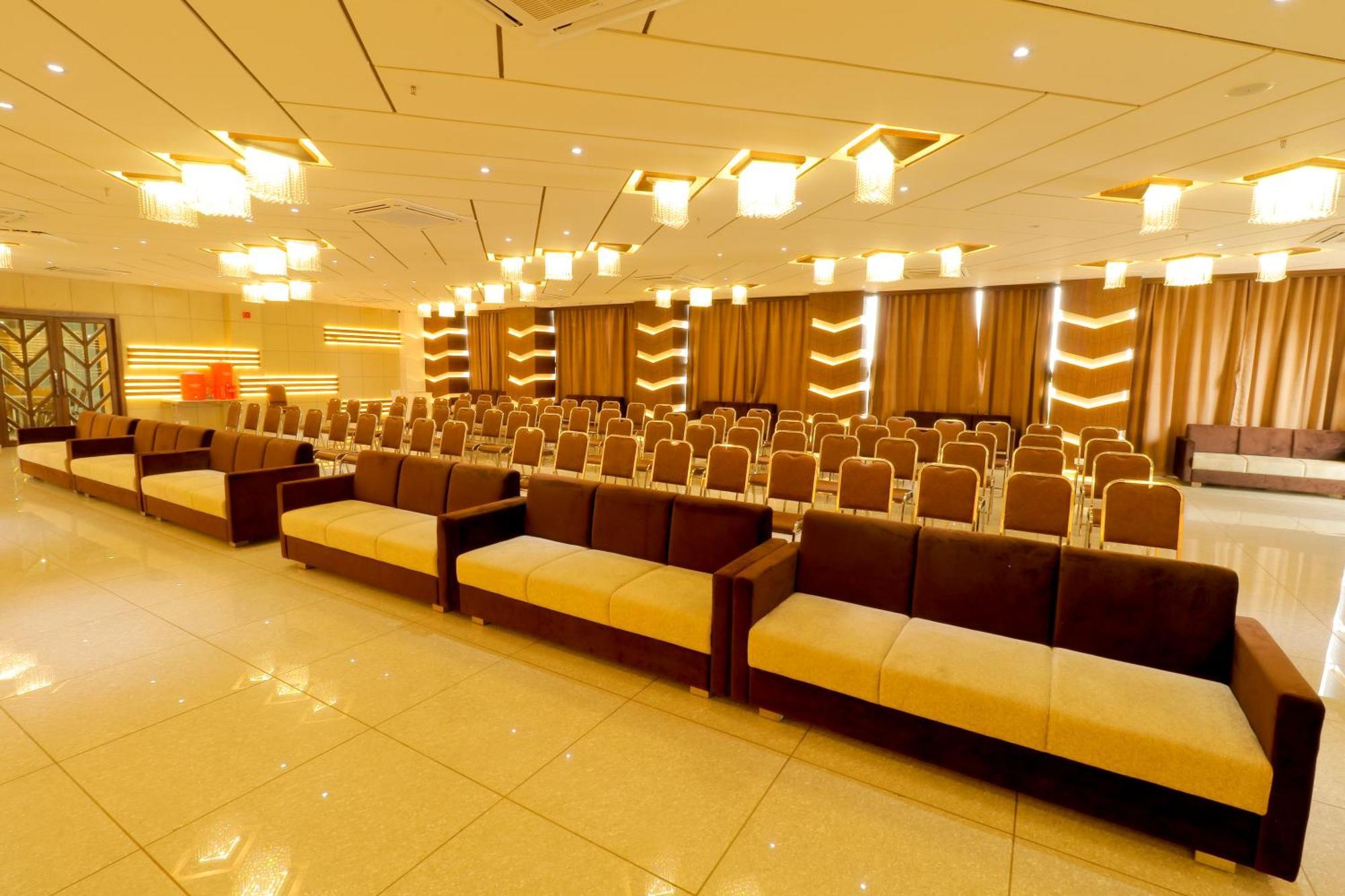 Hotel Grand Darshan Вадодара Екстериор снимка