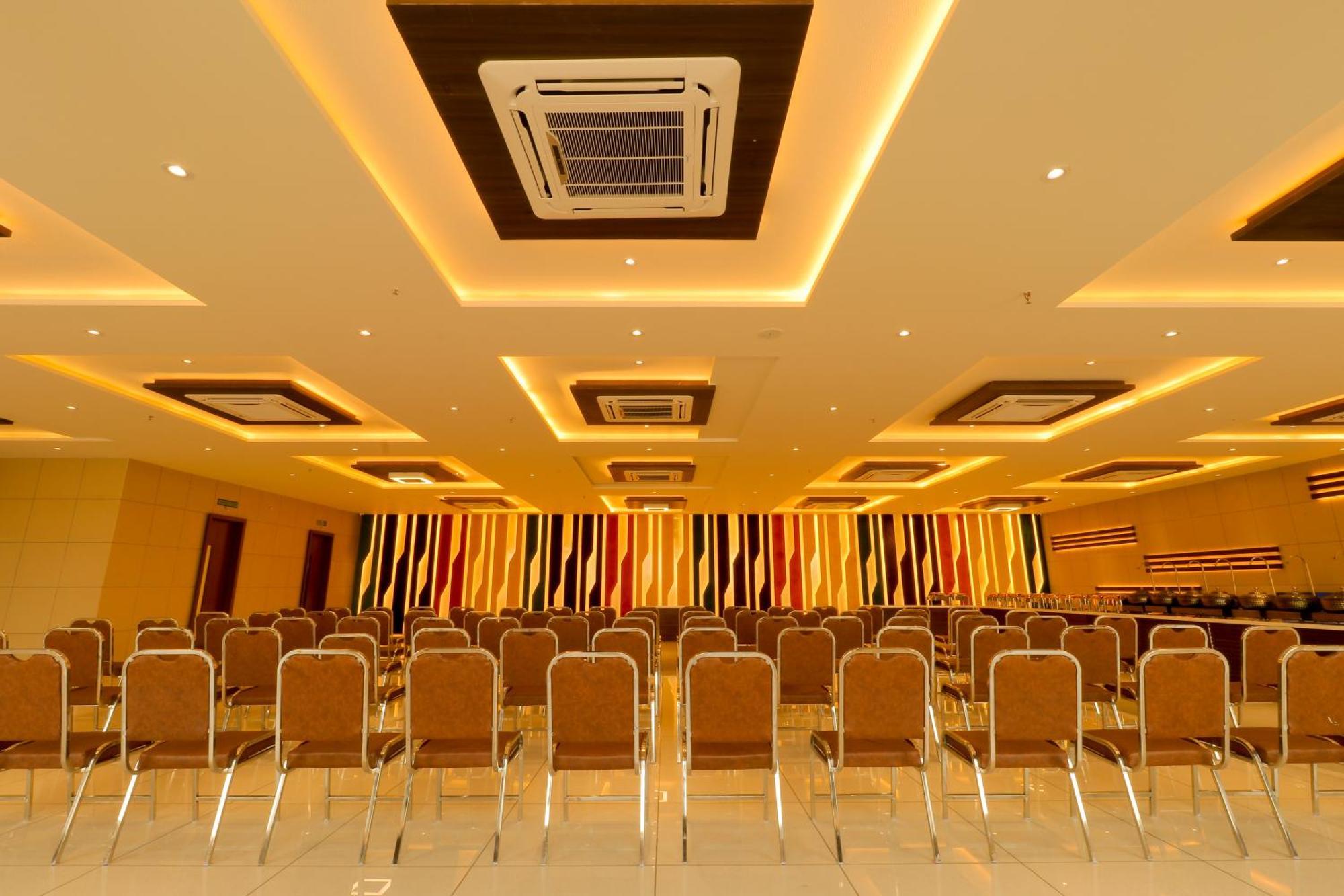 Hotel Grand Darshan Вадодара Екстериор снимка